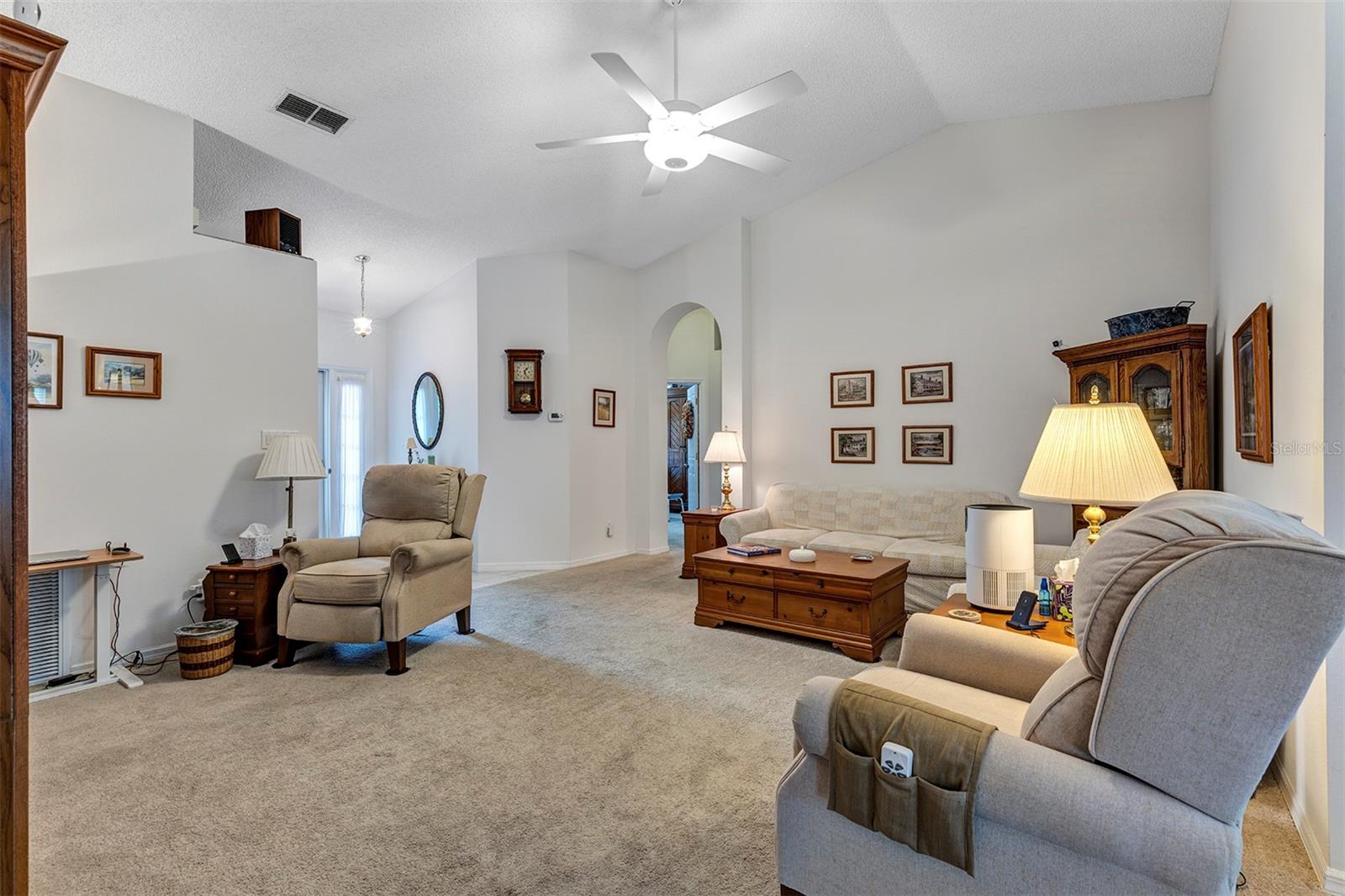 Image 10 of 41 For 26035 Oakmount Drive