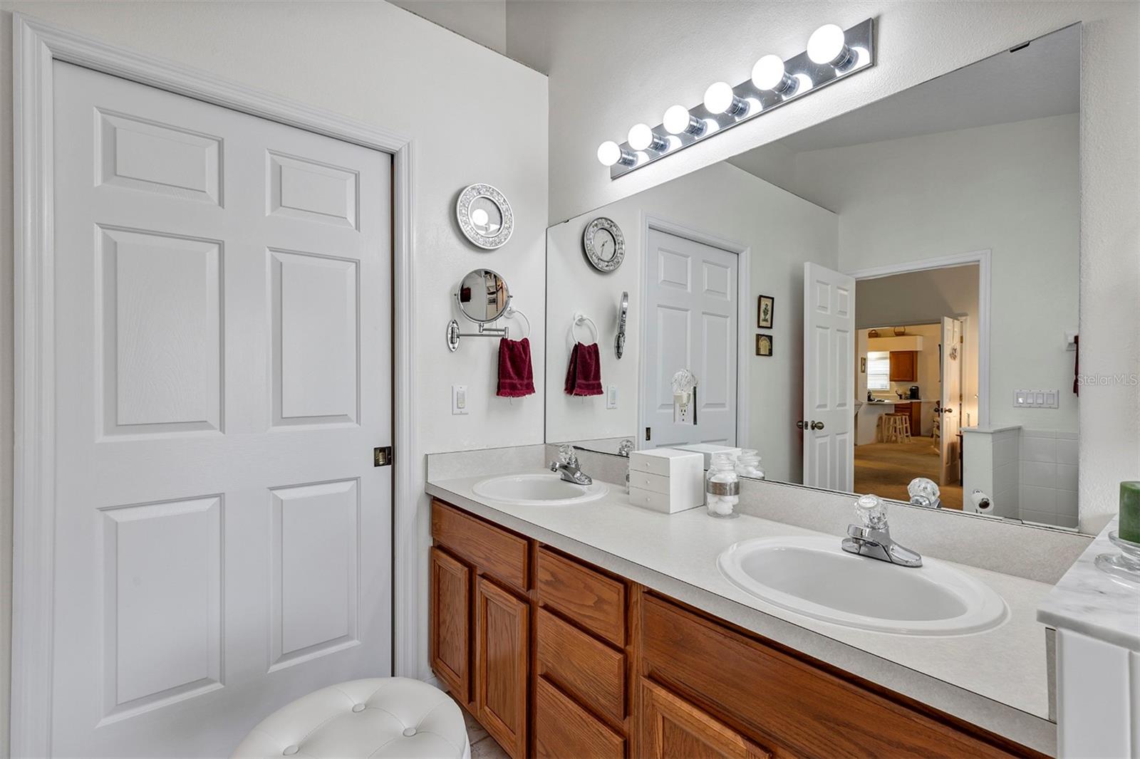 Image 28 of 41 For 26035 Oakmount Drive