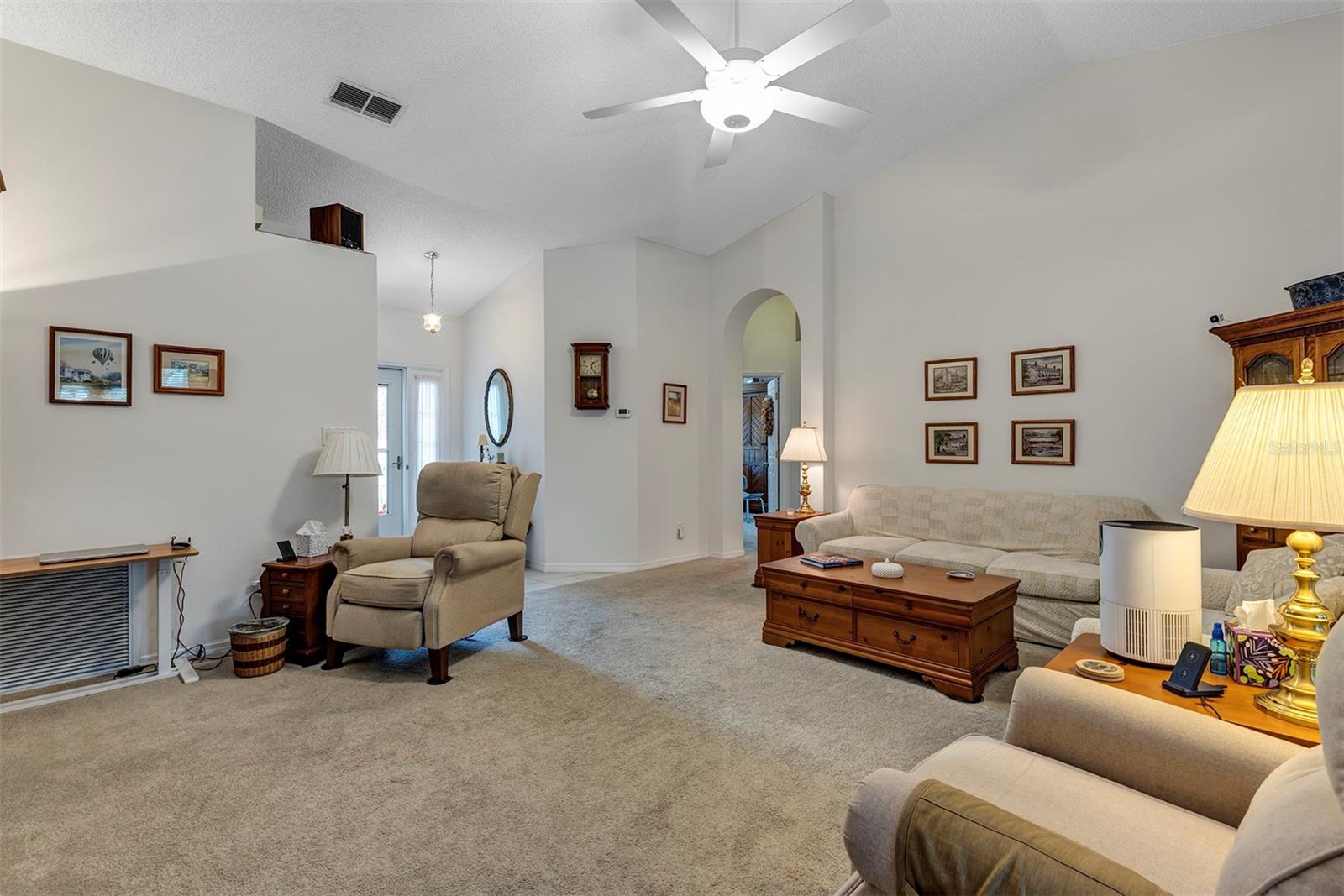 Image 9 of 41 For 26035 Oakmount Drive