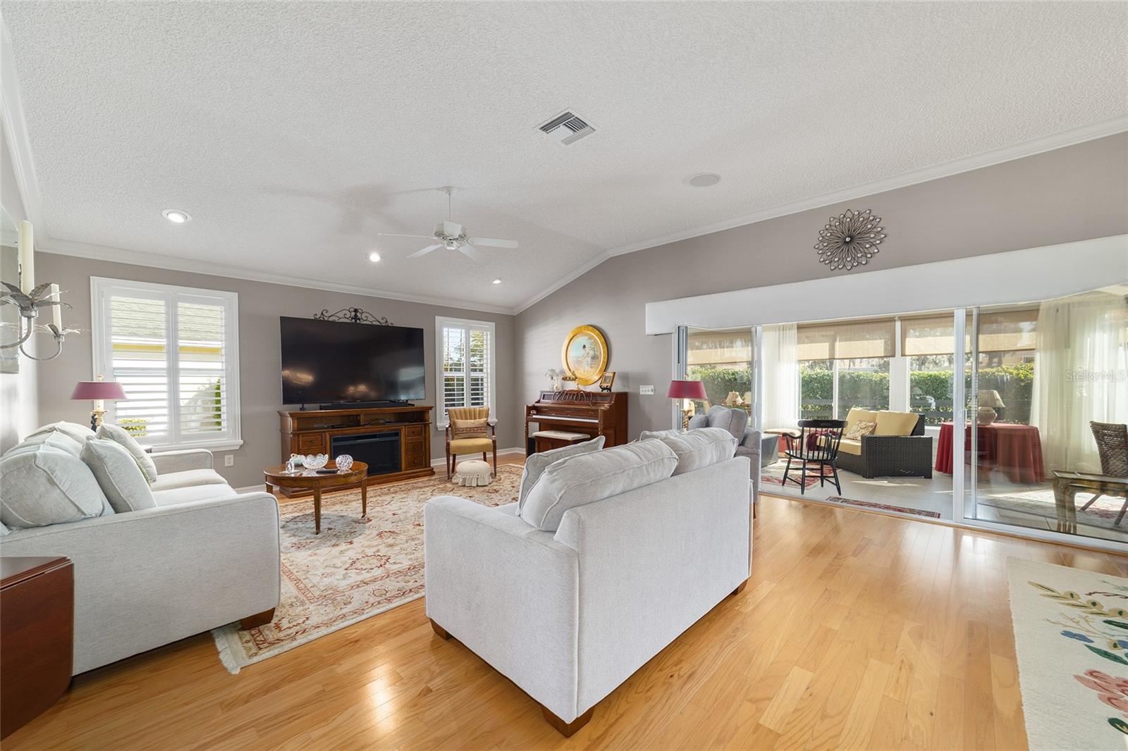 Image 18 of 82 For 2967 Saint Thomas Lane