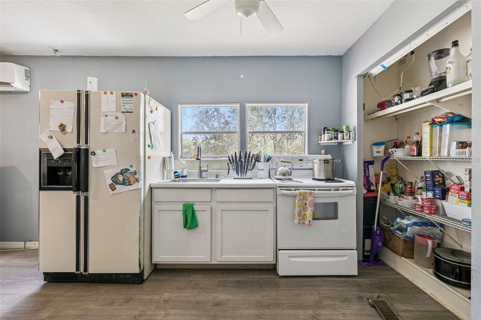 Image 10 of 31 For 15527 Trousdale Street