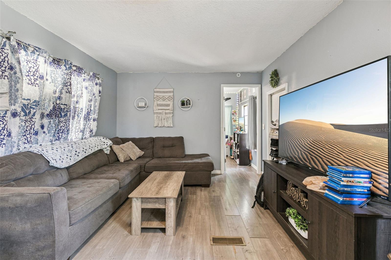 Image 4 of 31 For 15527 Trousdale Street