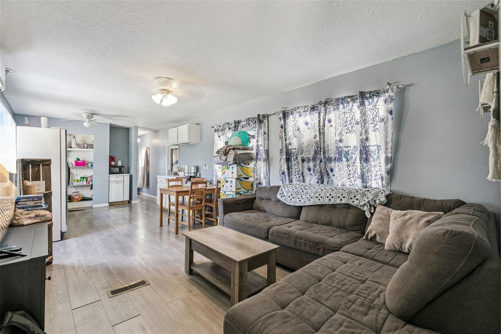 Image 5 of 31 For 15527 Trousdale Street