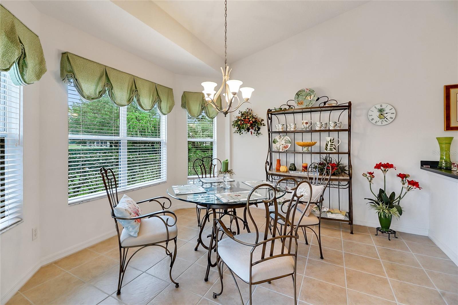 Image 18 of 57 For 24128 Robinwood Street