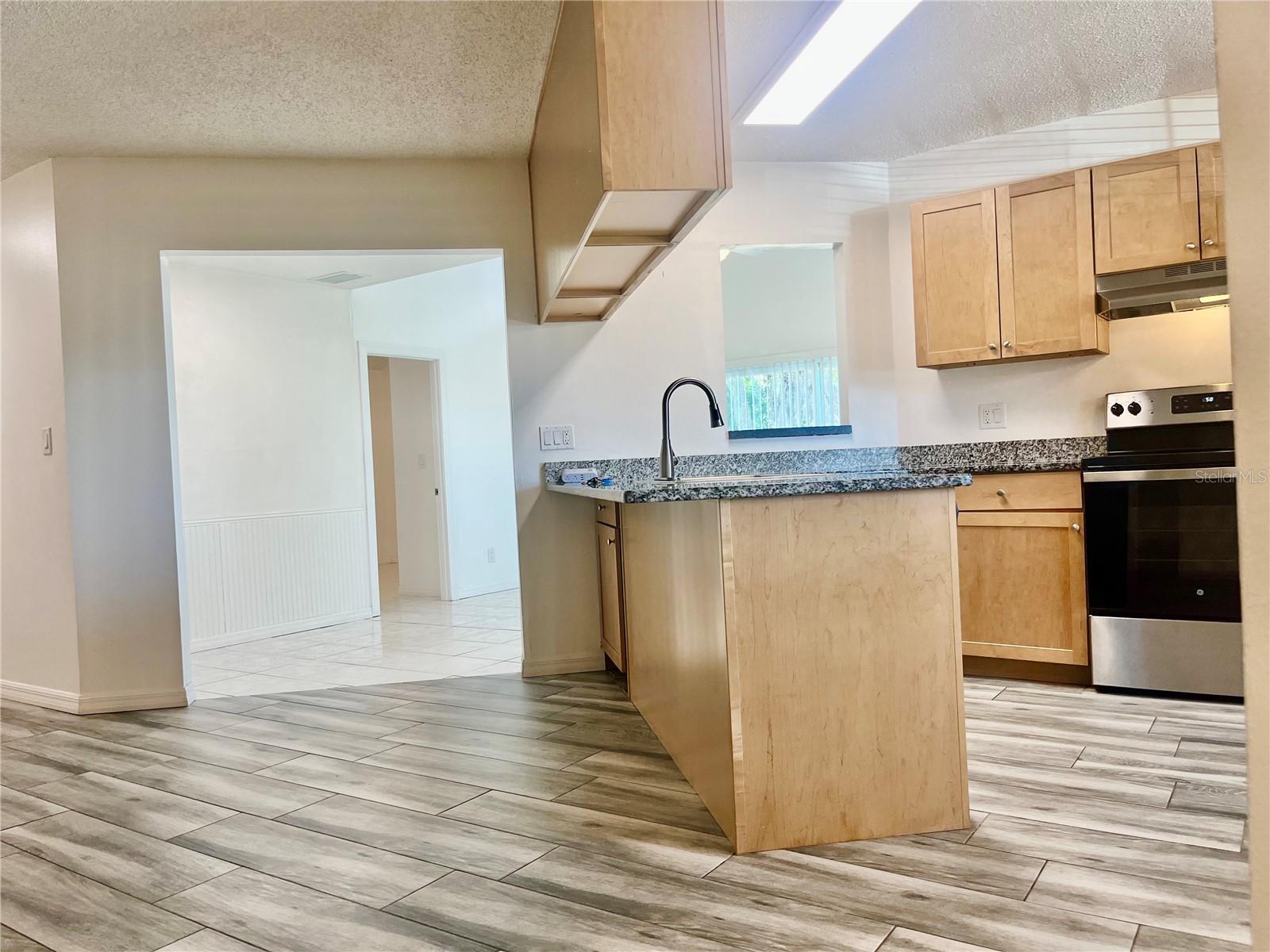 Image 10 of 30 For 215 Fernwood Street