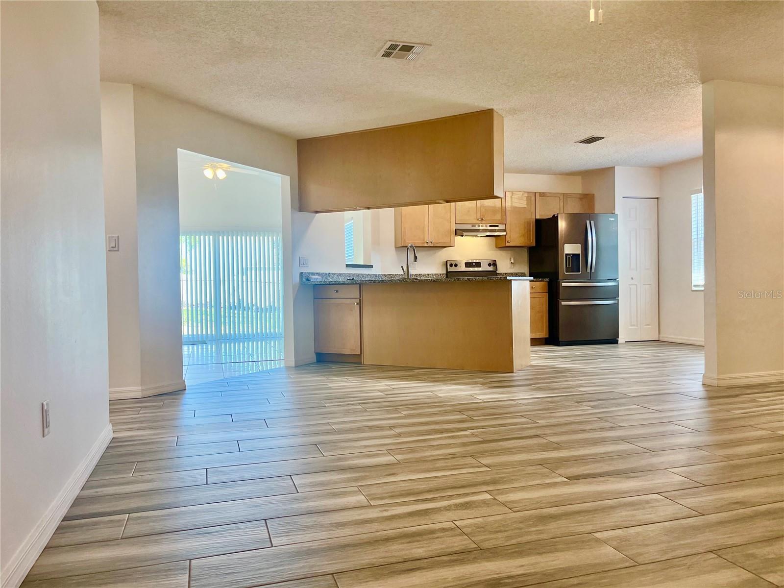 Image 11 of 30 For 215 Fernwood Street