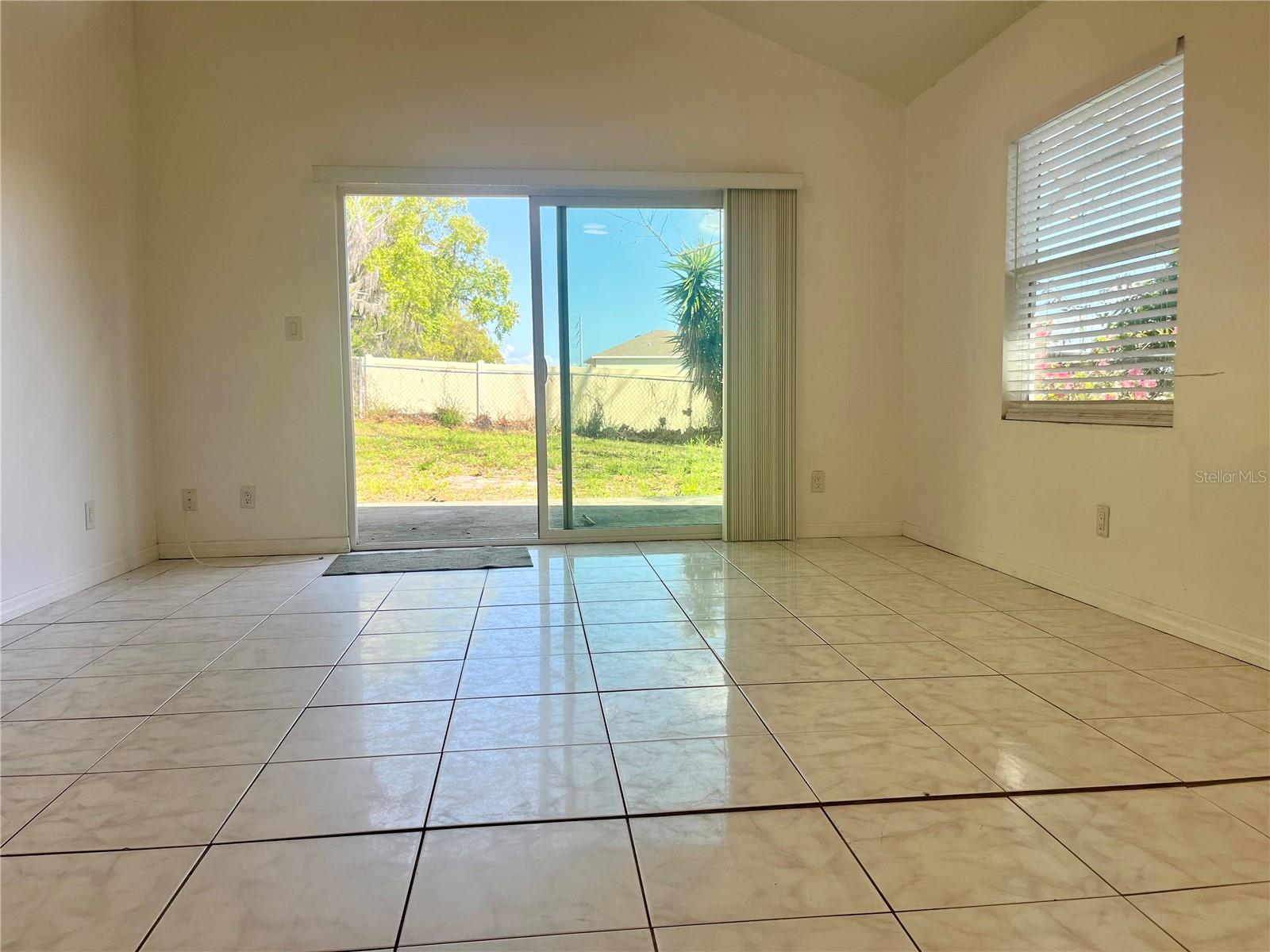 Image 12 of 30 For 215 Fernwood Street