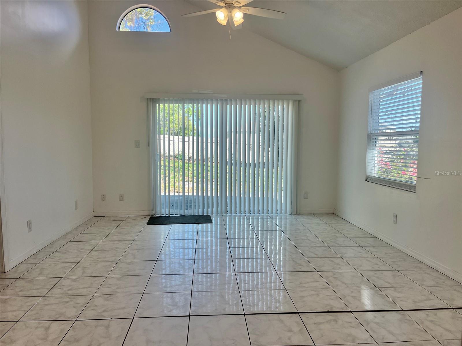 Image 14 of 30 For 215 Fernwood Street