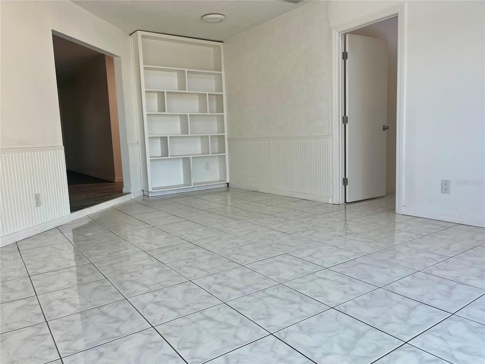 Image 15 of 30 For 215 Fernwood Street