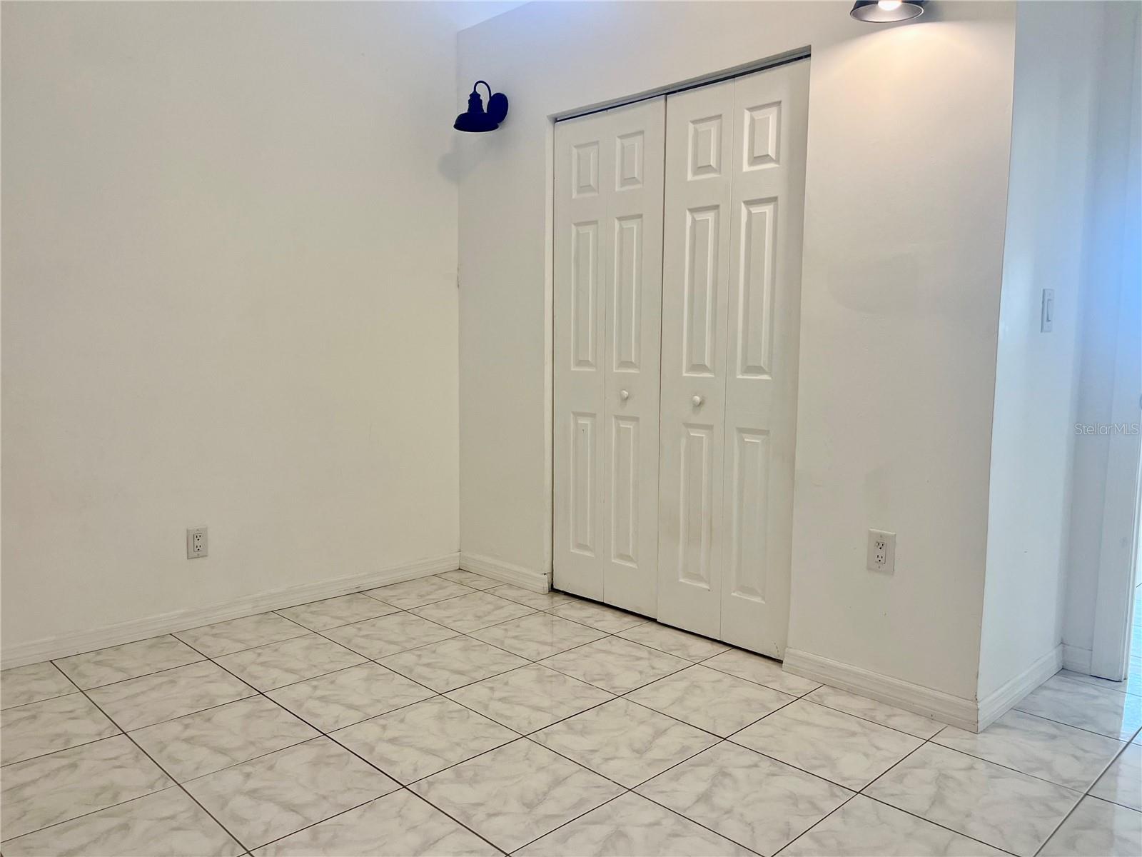 Image 17 of 30 For 215 Fernwood Street