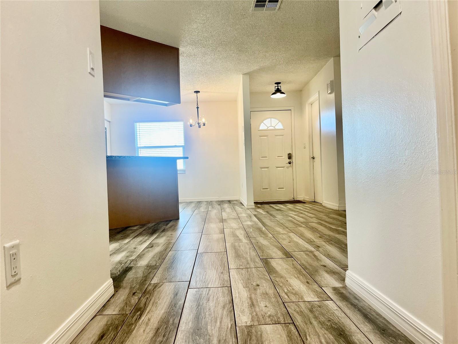 Image 20 of 30 For 215 Fernwood Street