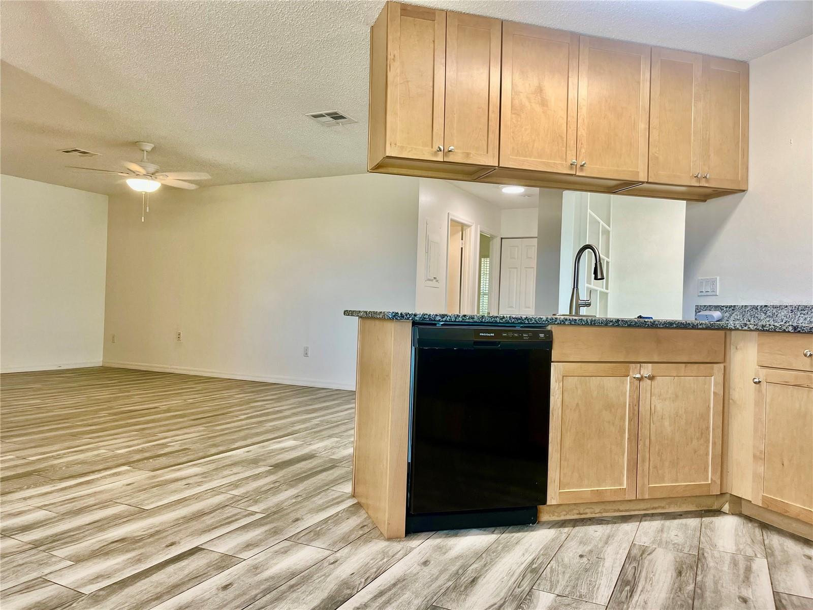 Image 21 of 30 For 215 Fernwood Street