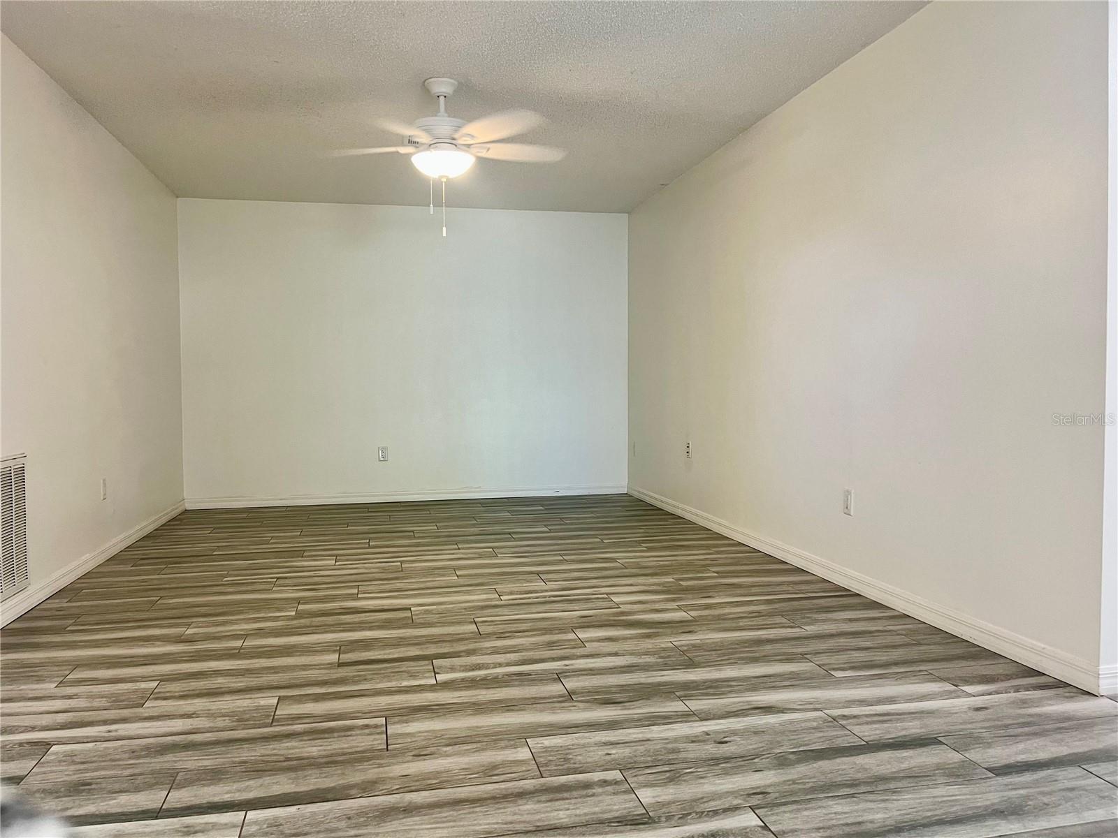 Image 22 of 30 For 215 Fernwood Street