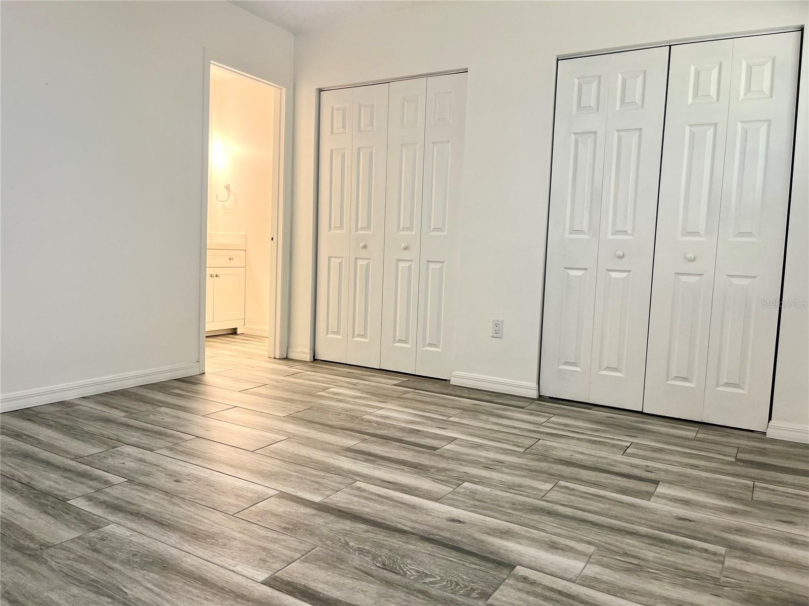 Image 23 of 30 For 215 Fernwood Street