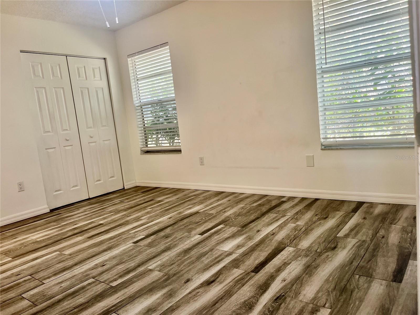 Image 24 of 30 For 215 Fernwood Street