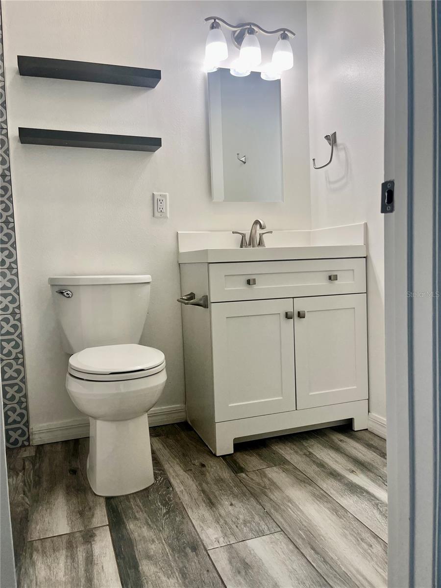 Image 25 of 30 For 215 Fernwood Street