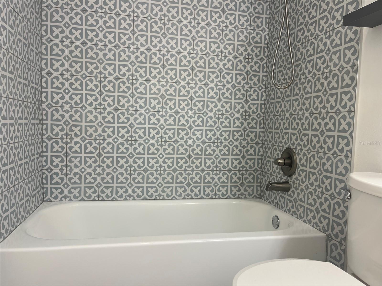 Image 26 of 30 For 215 Fernwood Street