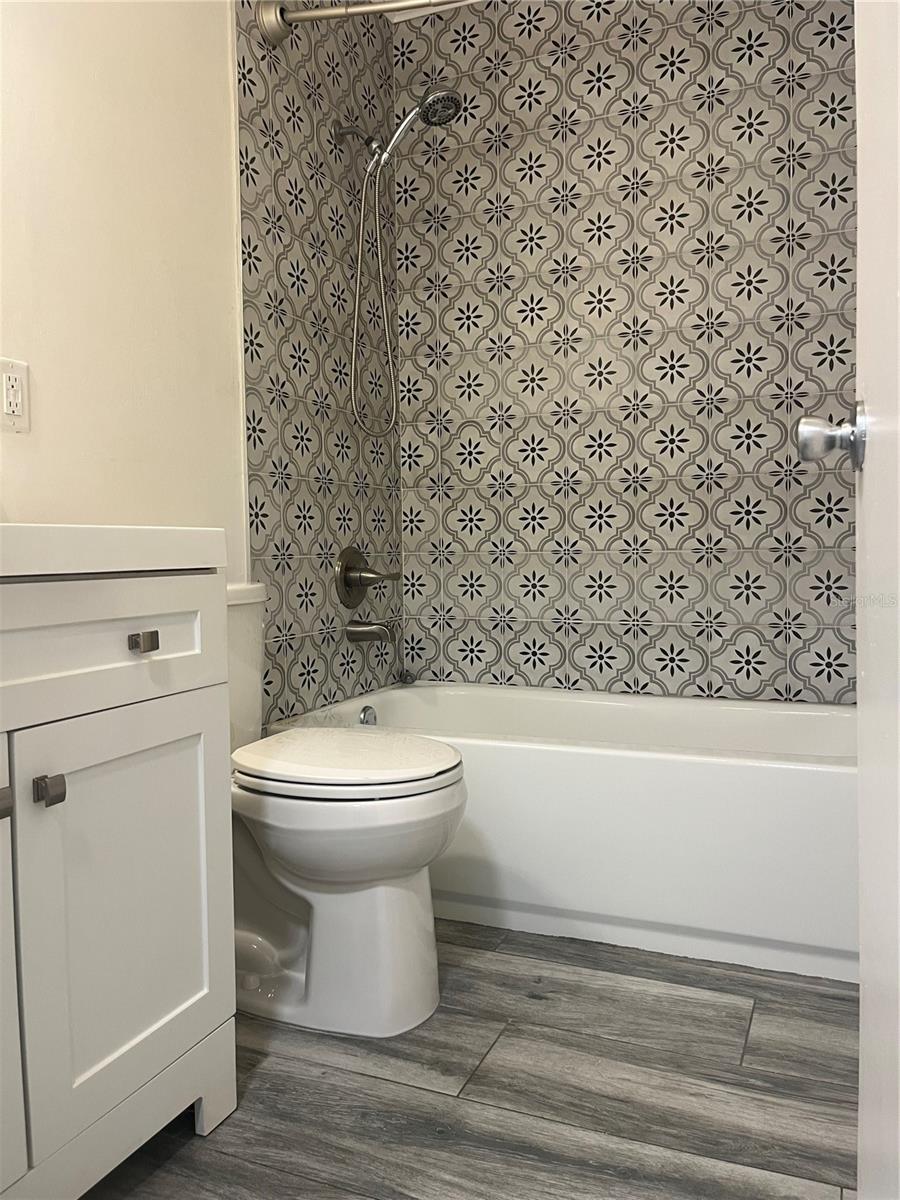 Image 27 of 30 For 215 Fernwood Street