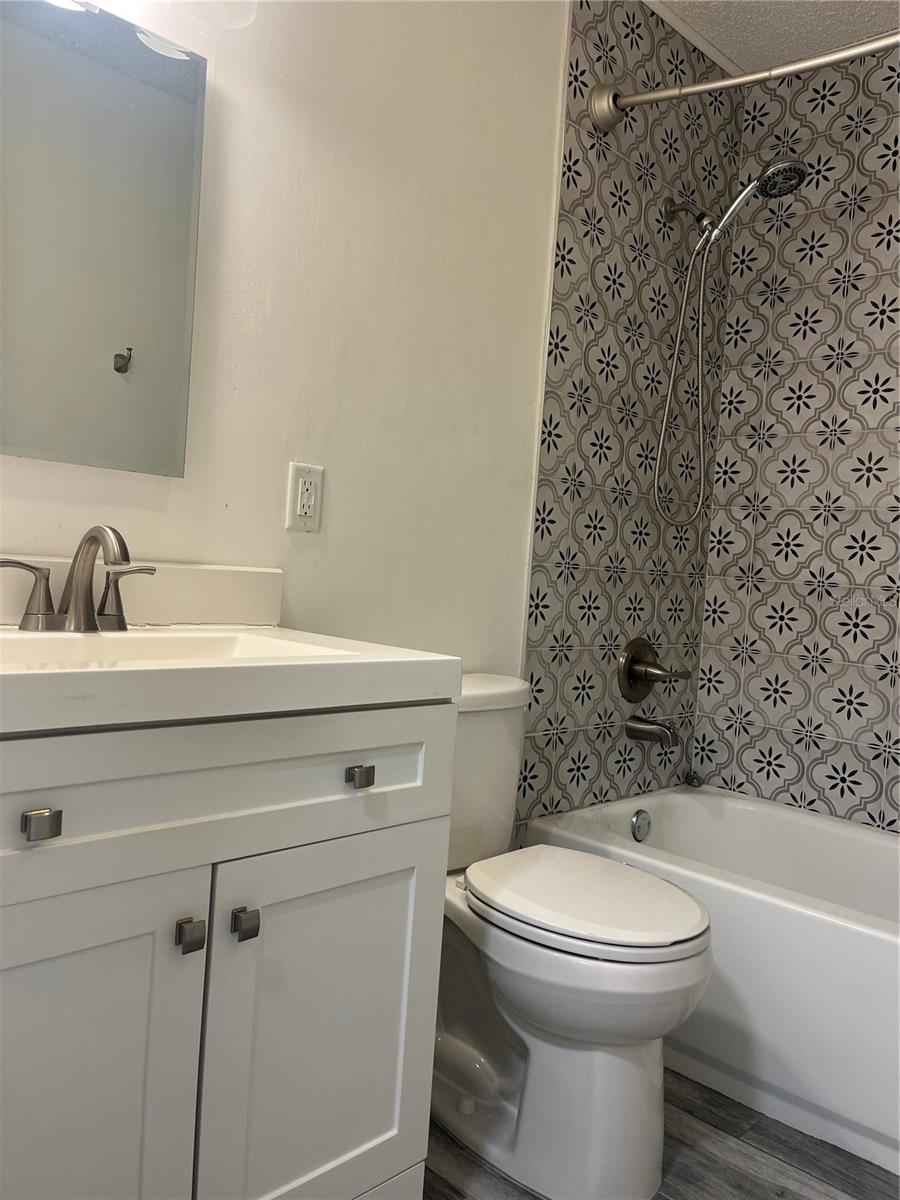 Image 28 of 30 For 215 Fernwood Street