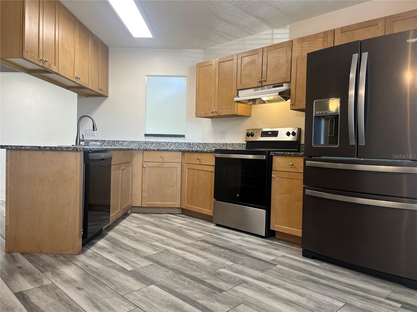 Image 6 of 30 For 215 Fernwood Street