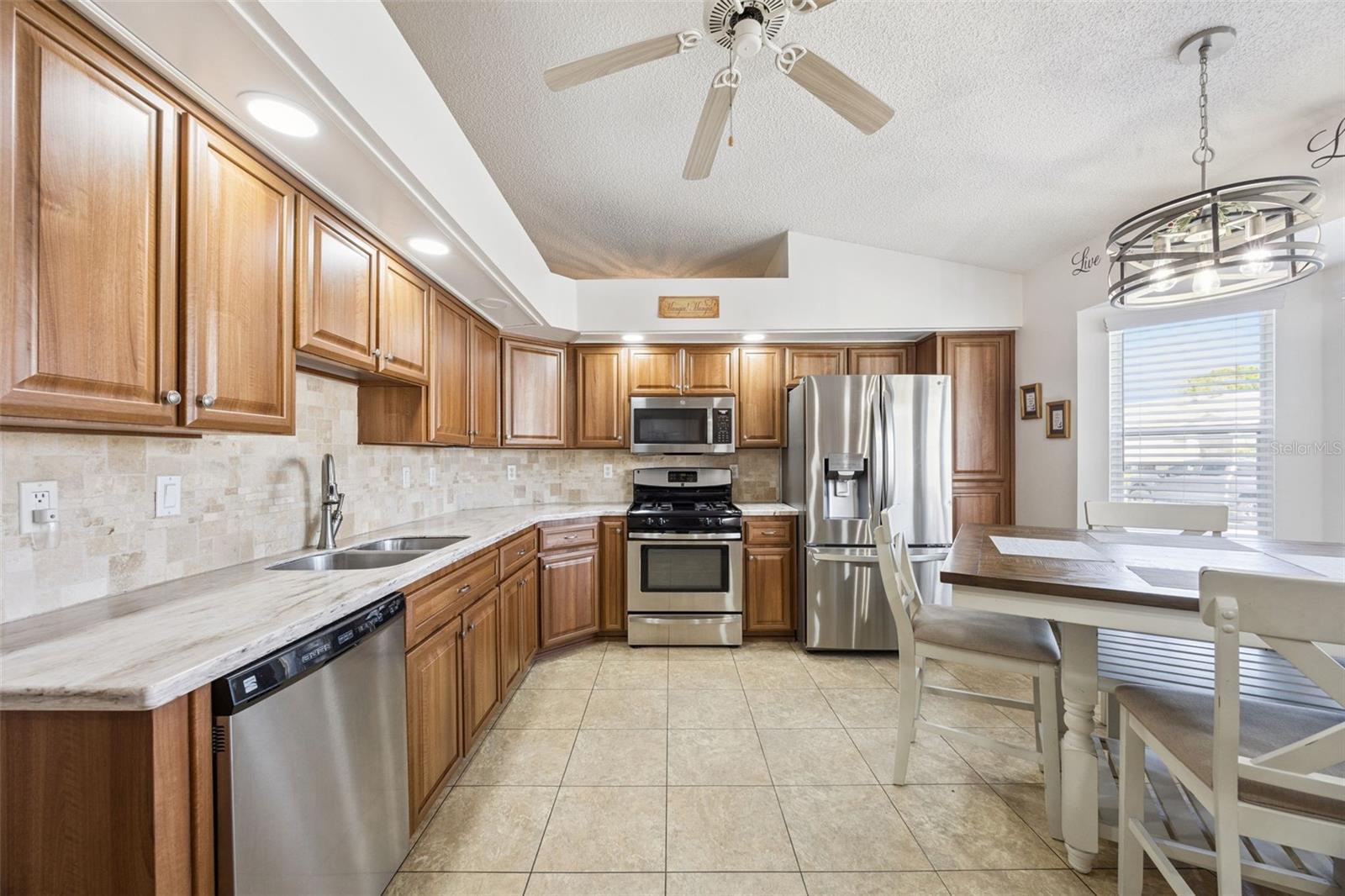 Image 16 of 74 For 27308 Racquet Circle