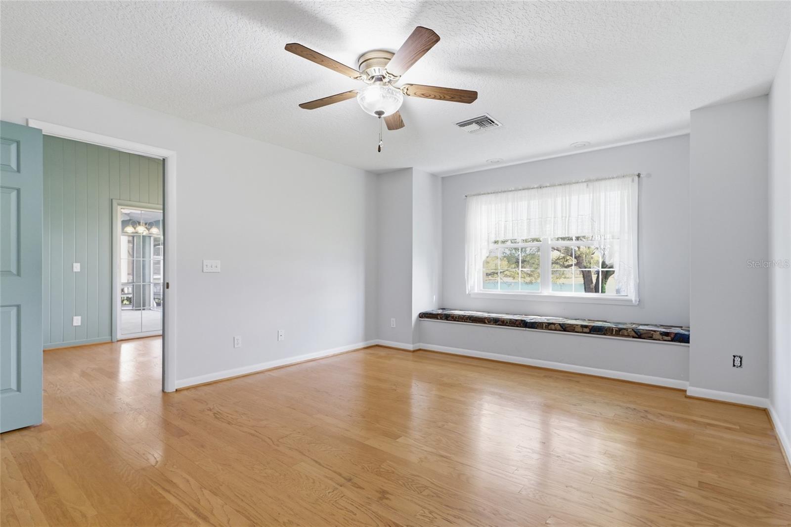 Image 20 of 54 For 15005 Green Valley Boulevard