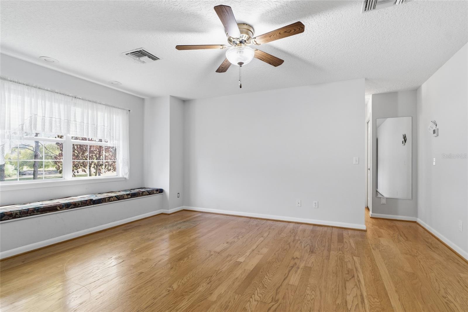 Image 22 of 54 For 15005 Green Valley Boulevard