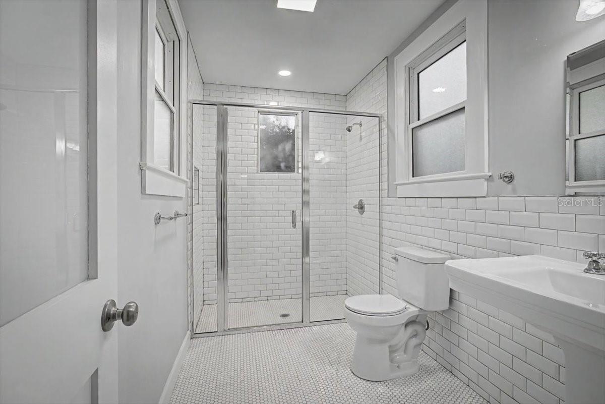 Image 18 of 46 For 421 Boulevard