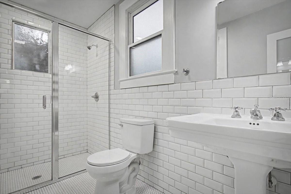 Image 19 of 46 For 421 Boulevard