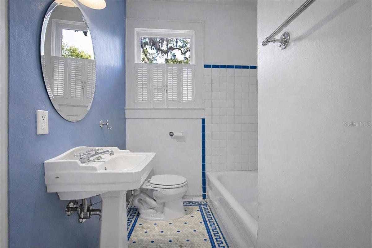 Image 22 of 46 For 421 Boulevard