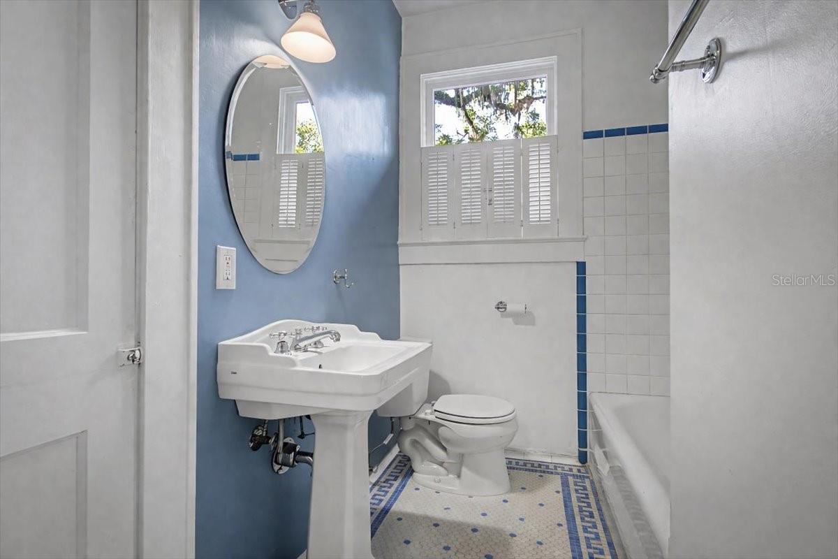 Image 23 of 46 For 421 Boulevard