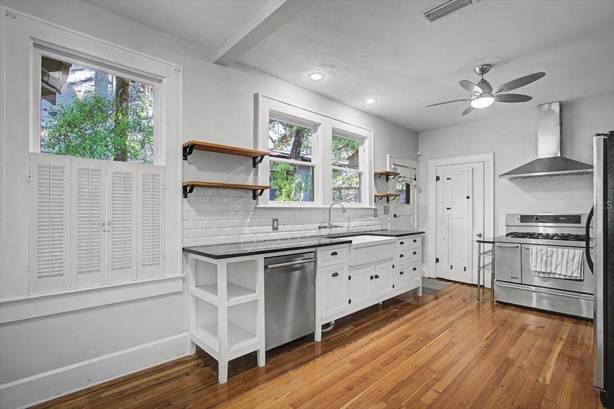 Image 4 of 46 For 421 Boulevard