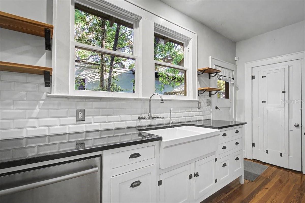 Image 6 of 46 For 421 Boulevard