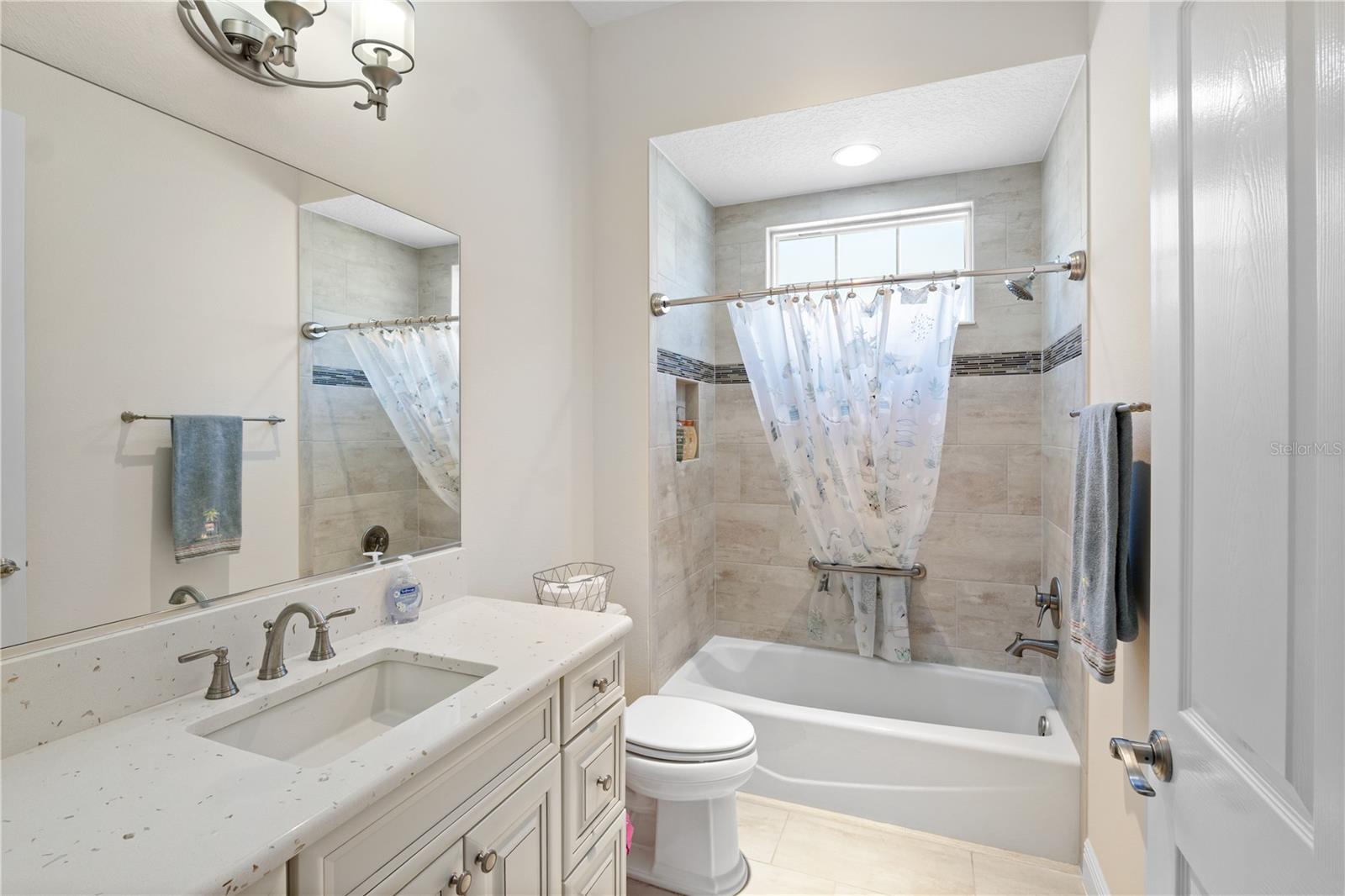 Listing photo id 12 for 5845 Storms Avenue