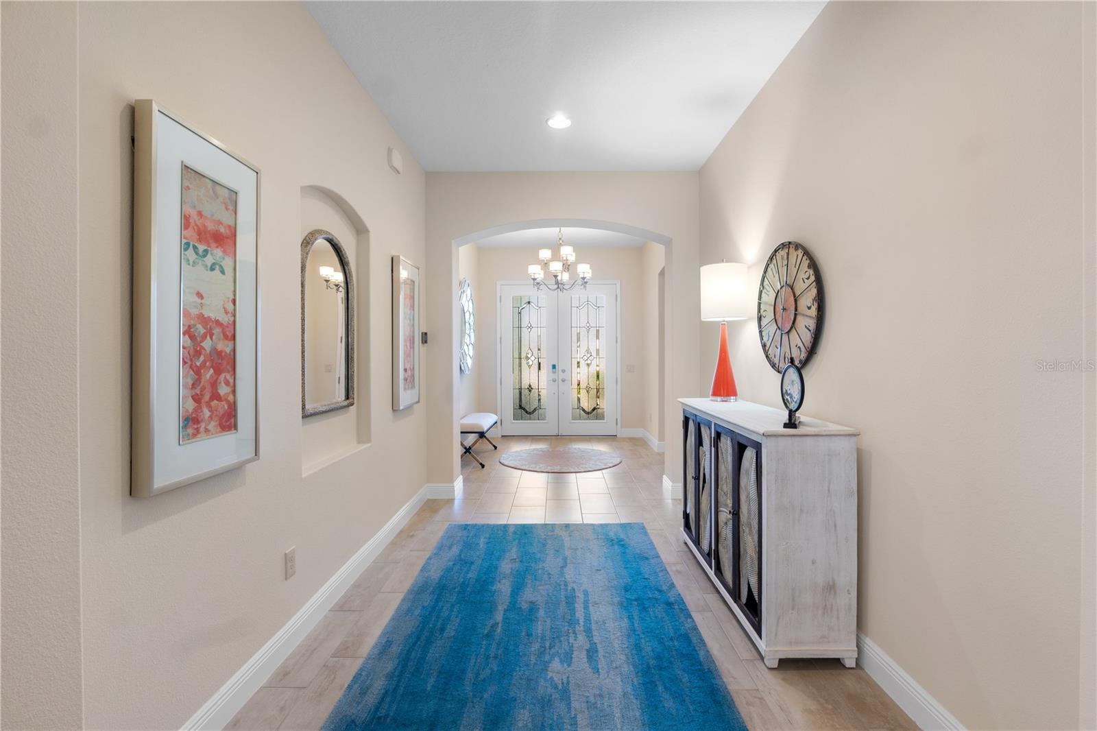 Listing photo id 14 for 5845 Storms Avenue