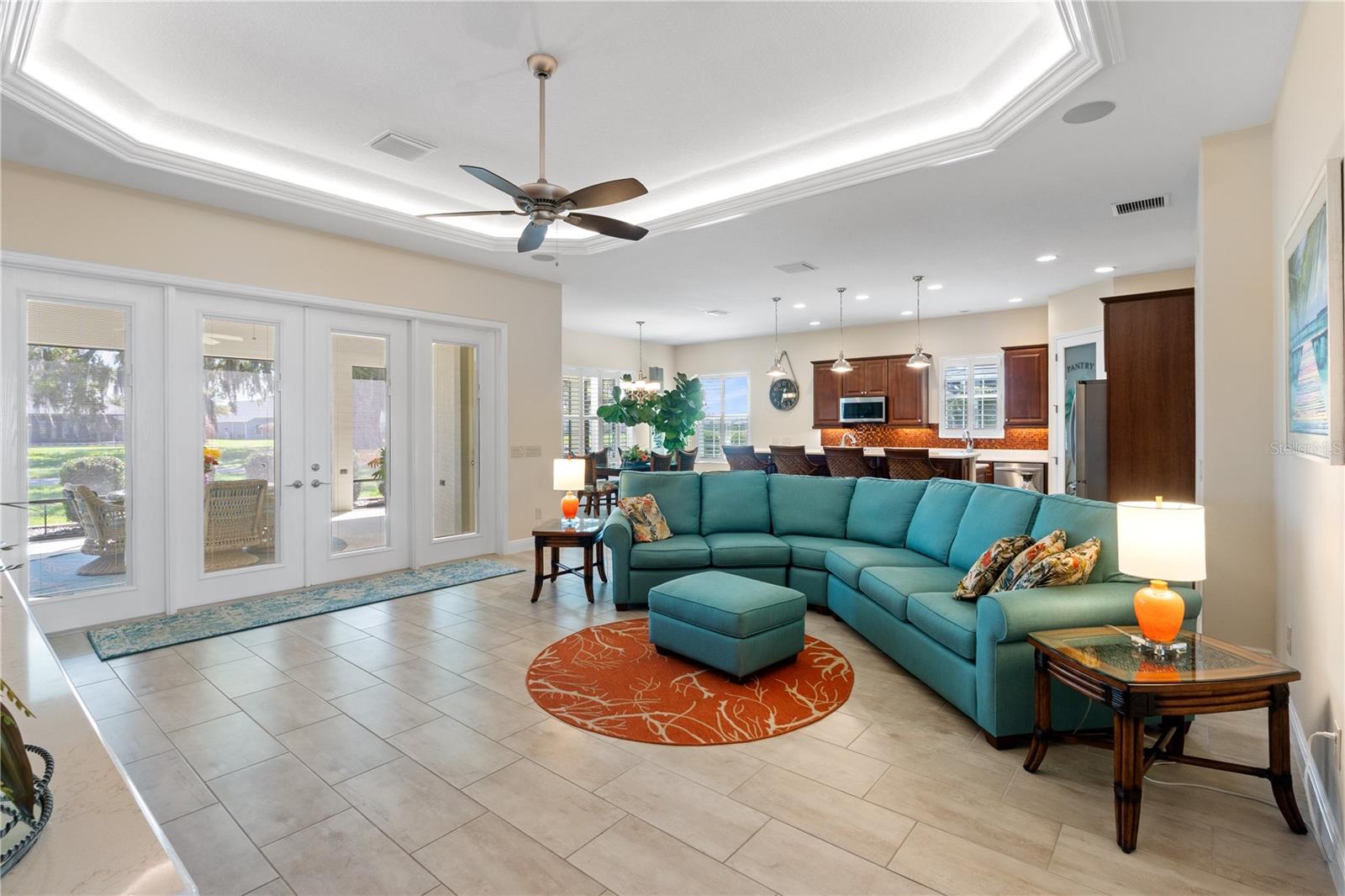 Listing photo id 15 for 5845 Storms Avenue