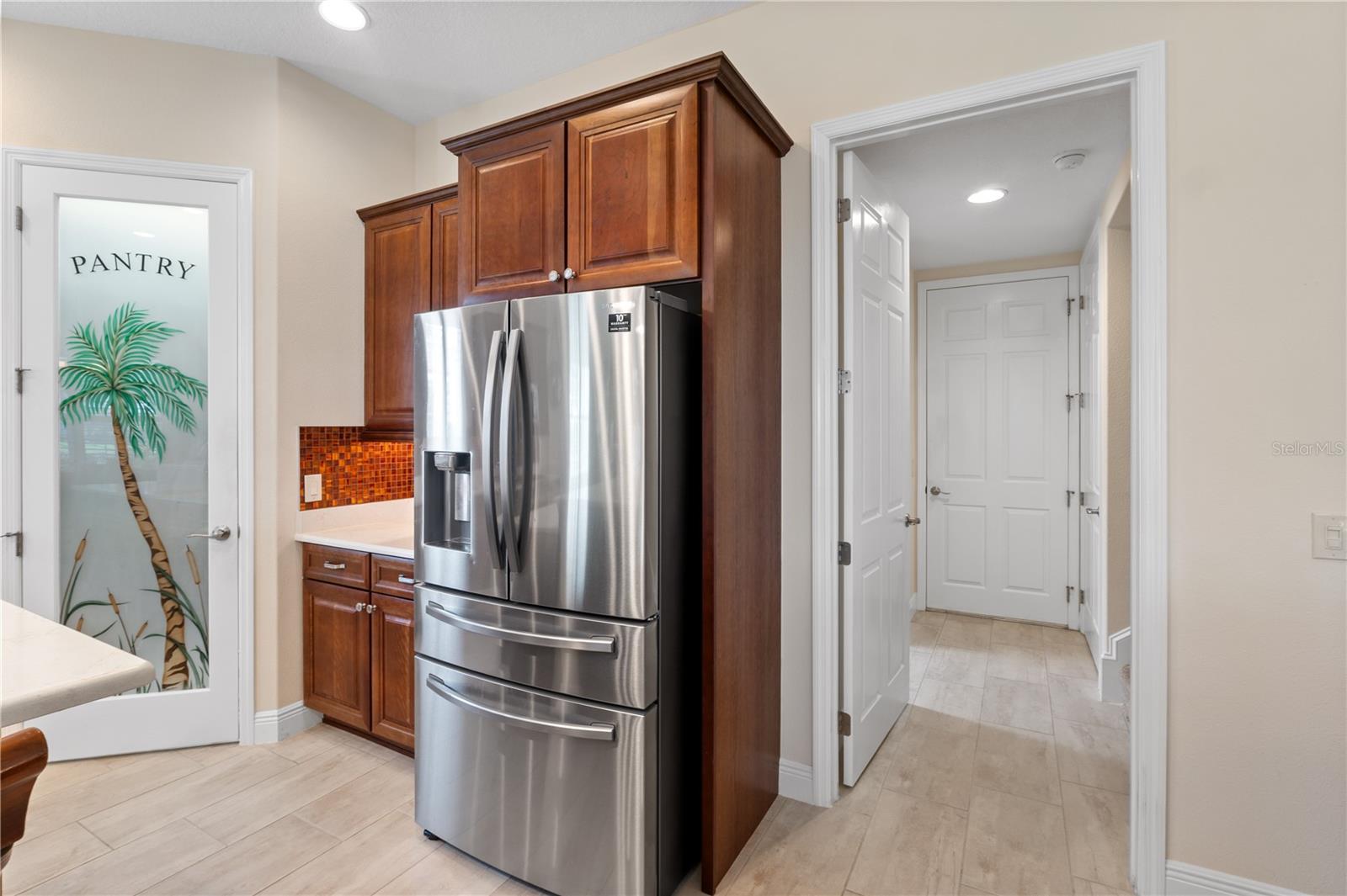 Listing photo id 20 for 5845 Storms Avenue