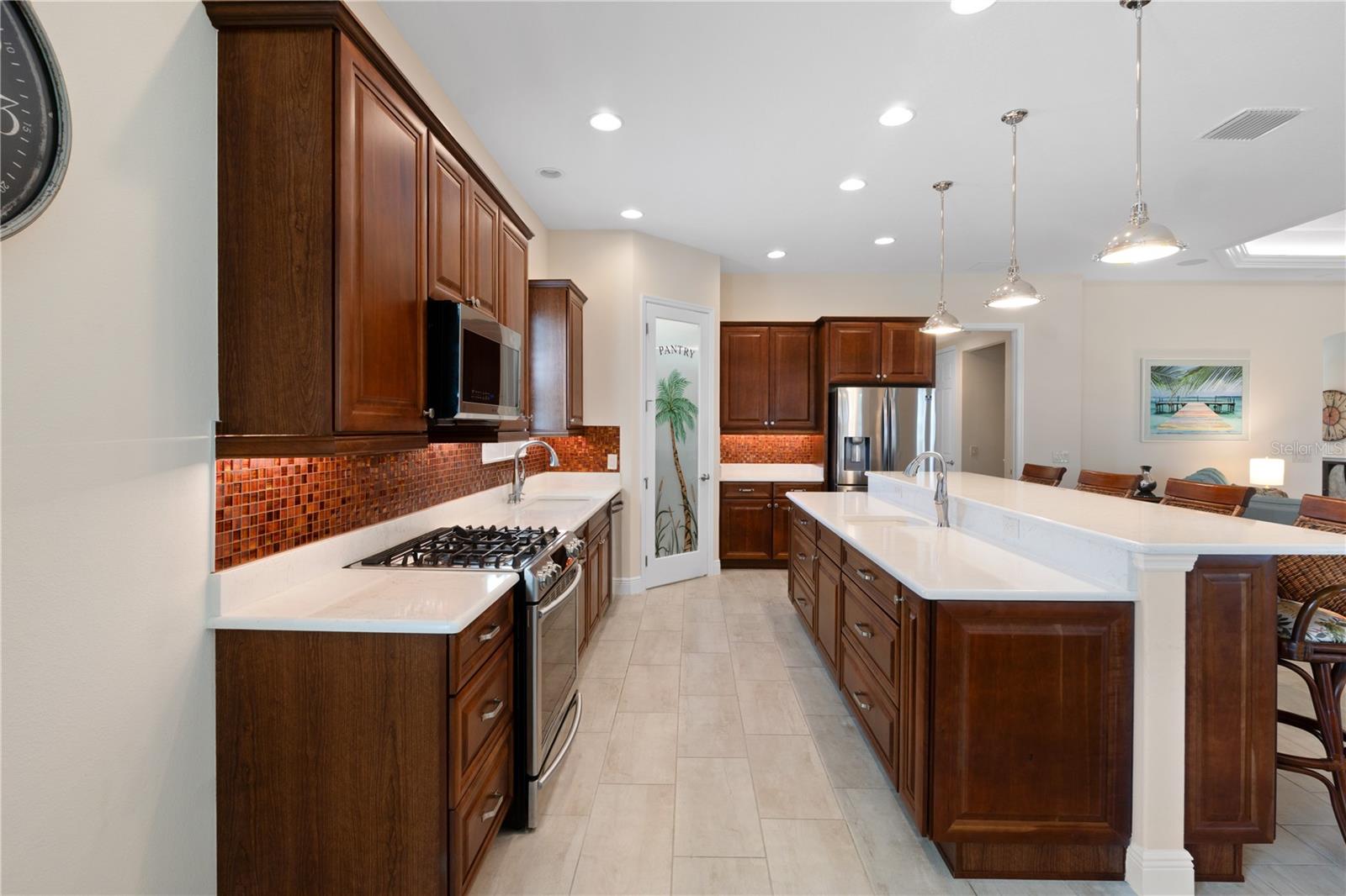 Listing photo id 24 for 5845 Storms Avenue