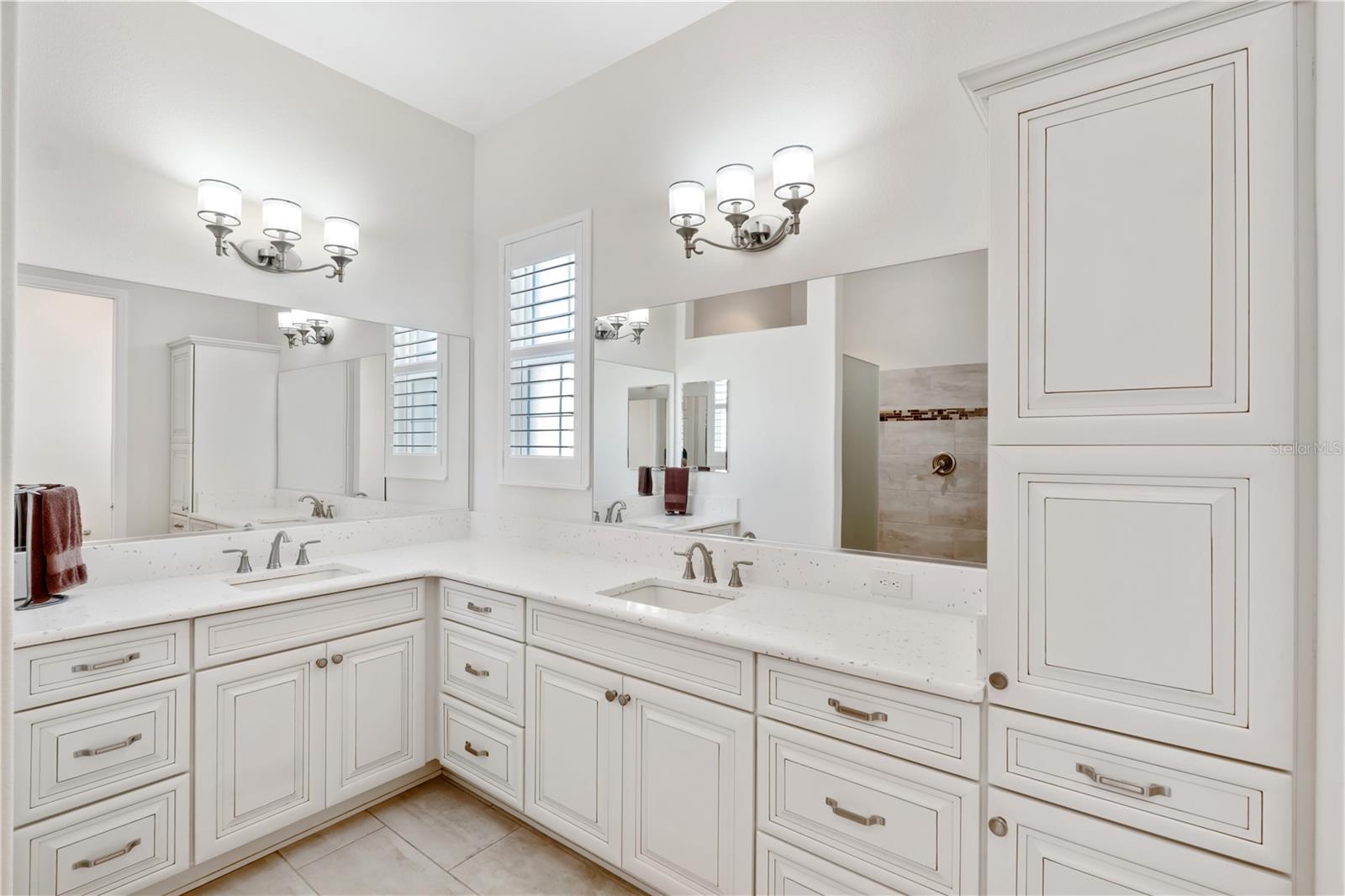 Listing photo id 28 for 5845 Storms Avenue