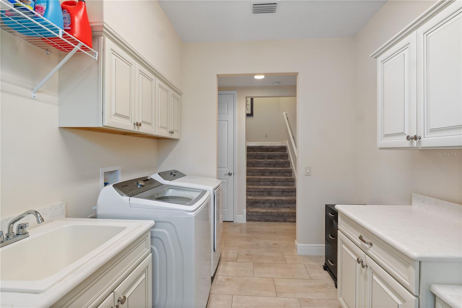 Listing photo id 36 for 5845 Storms Avenue