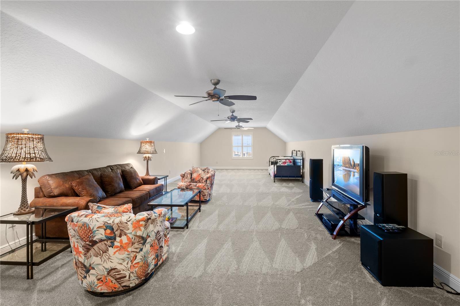 Listing photo id 39 for 5845 Storms Avenue