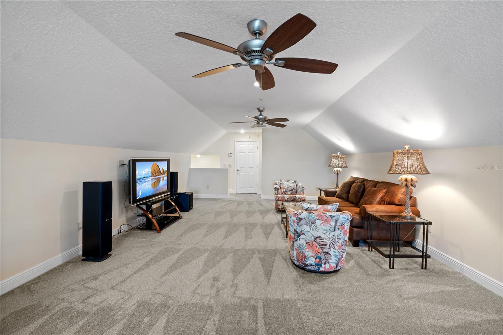 Listing photo id 42 for 5845 Storms Avenue