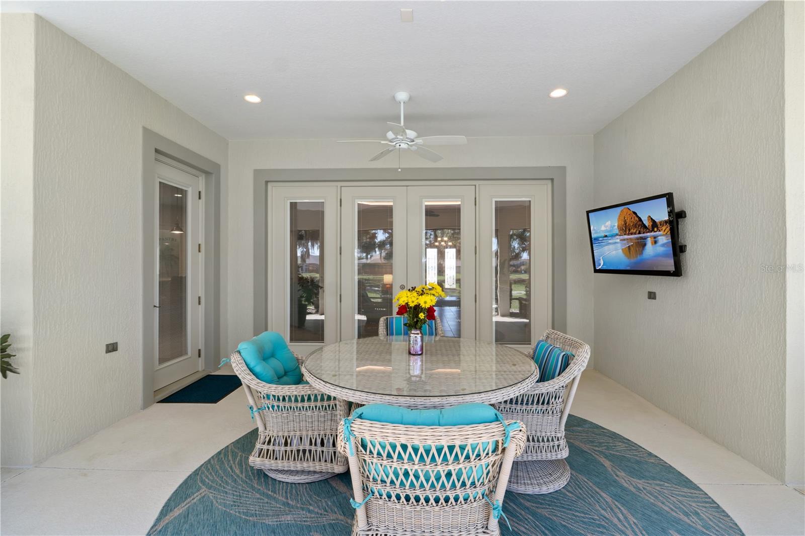 Listing photo id 43 for 5845 Storms Avenue