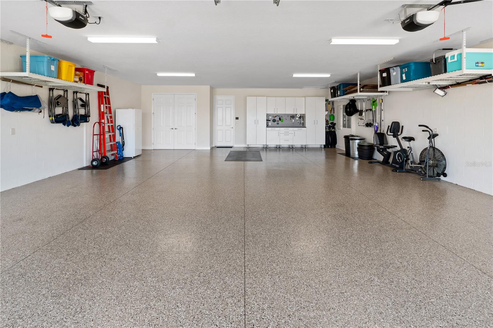 Listing photo id 50 for 5845 Storms Avenue