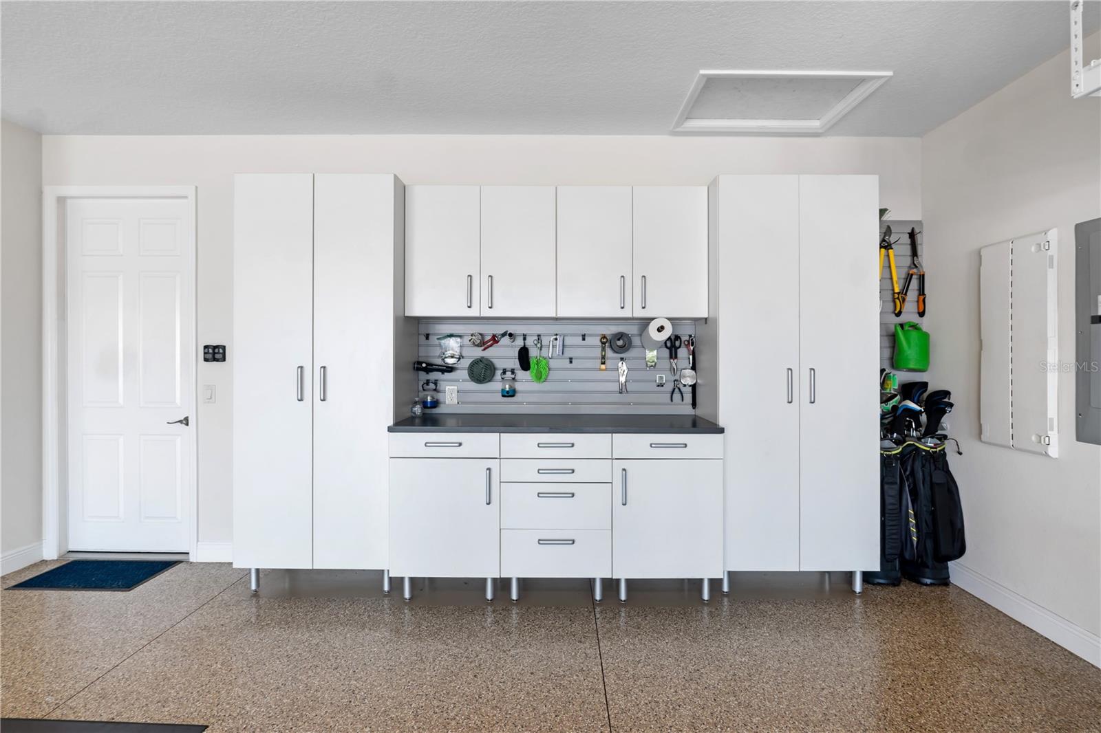 Listing photo id 51 for 5845 Storms Avenue