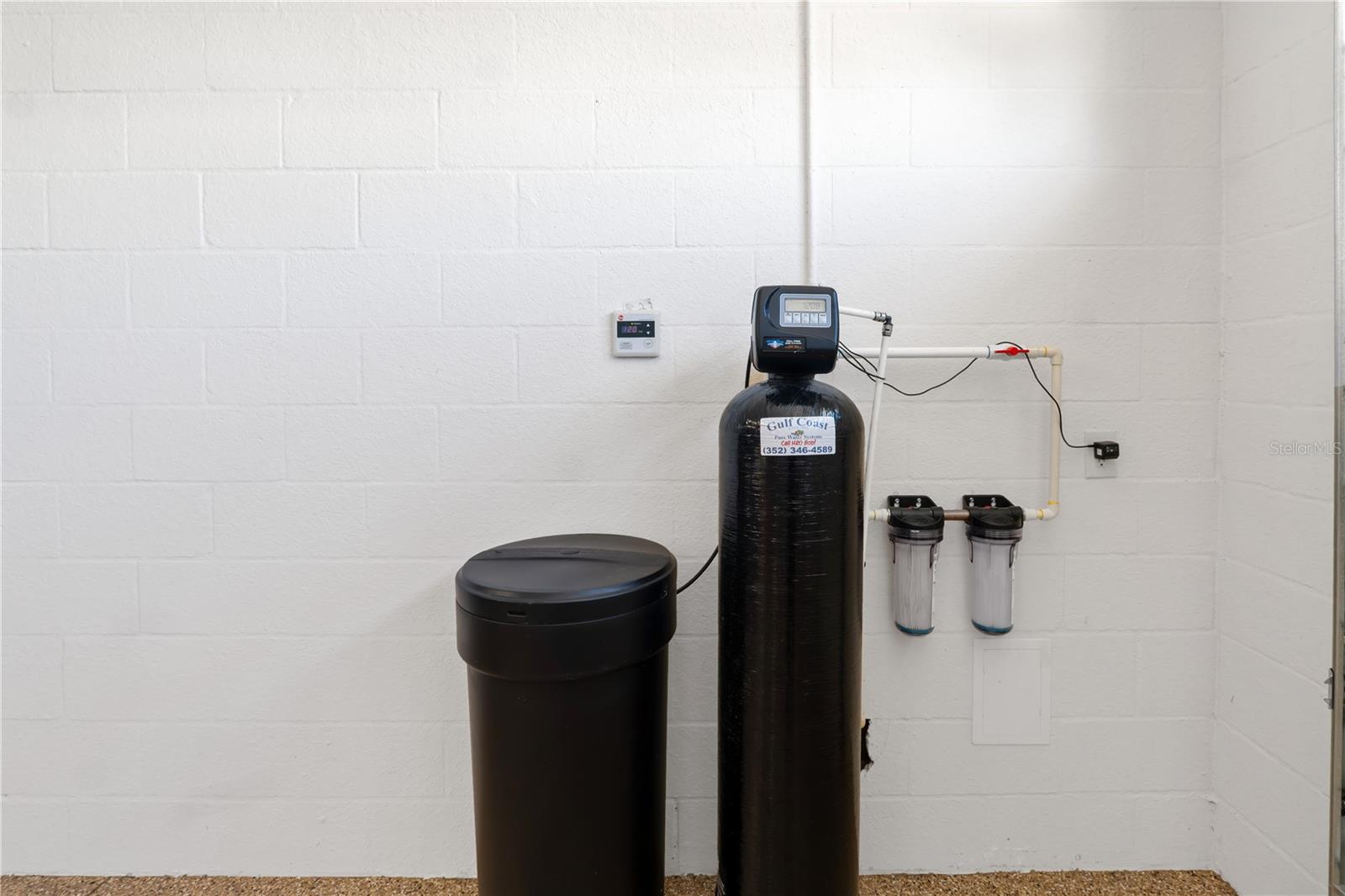 Listing photo id 52 for 5845 Storms Avenue