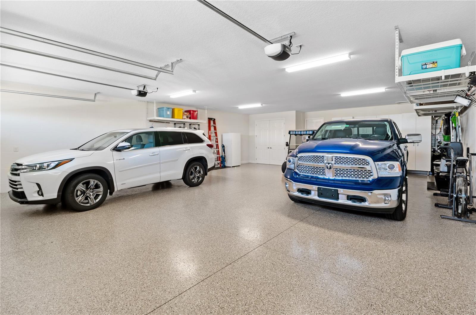 Listing photo id 53 for 5845 Storms Avenue