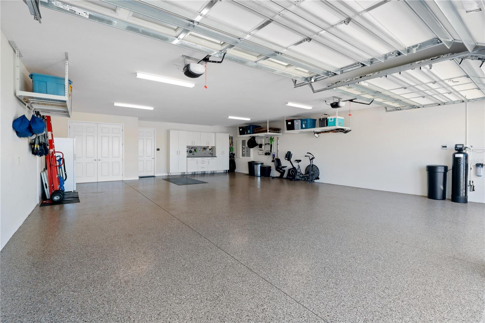 Listing photo id 55 for 5845 Storms Avenue