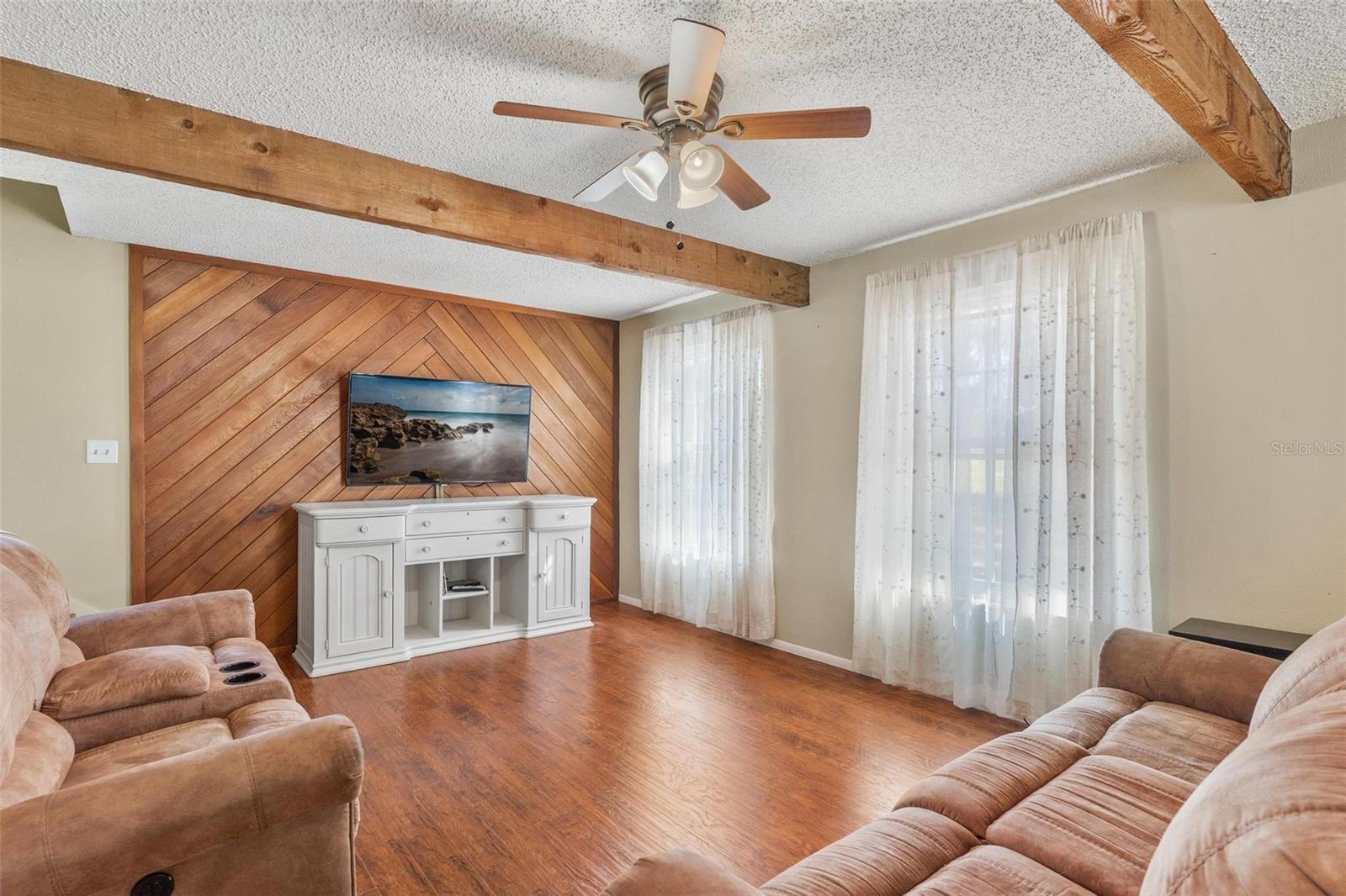 Image 14 of 61 For 2917 Lake Griffin Road