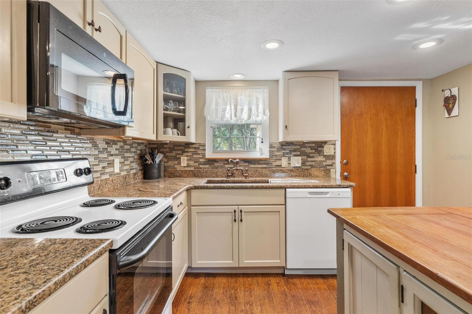 Image 22 of 61 For 2917 Lake Griffin Road